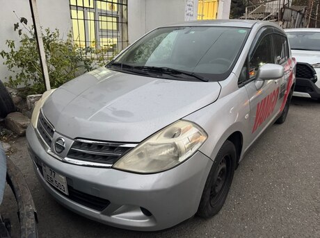 Nissan Tiida 2012