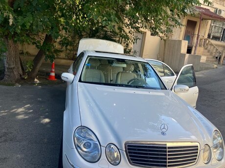 Mercedes E 240
