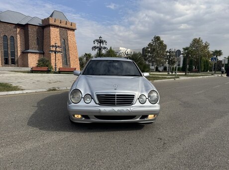 Mercedes E 220 2001