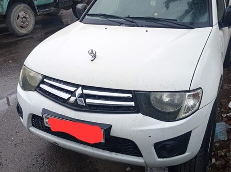 Mitsubishi L200 2013