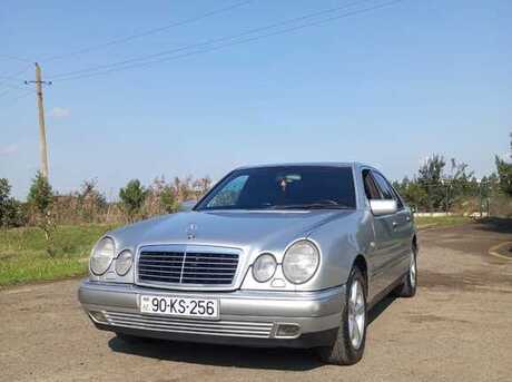 Mercedes E 220