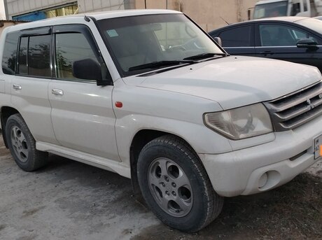 Mitsubishi Pajero io 2001