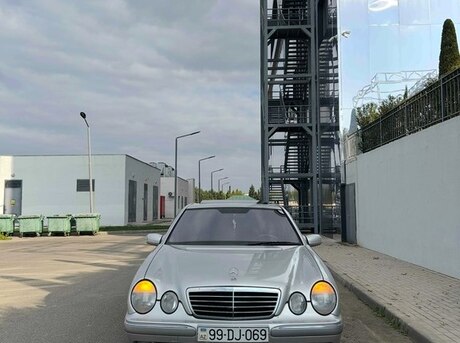 Mercedes E 220 2000