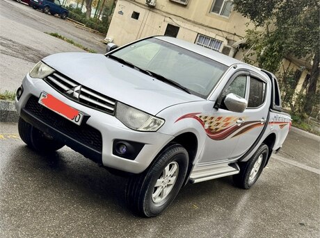 Mitsubishi L200 2011