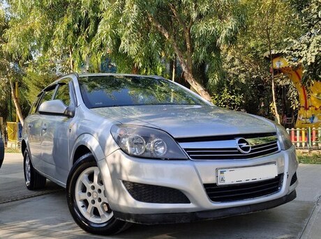 Opel Astra 2010