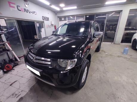 Mitsubishi L200 2012