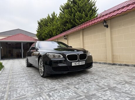 BMW 750 2011