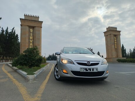 Opel Astra 2011