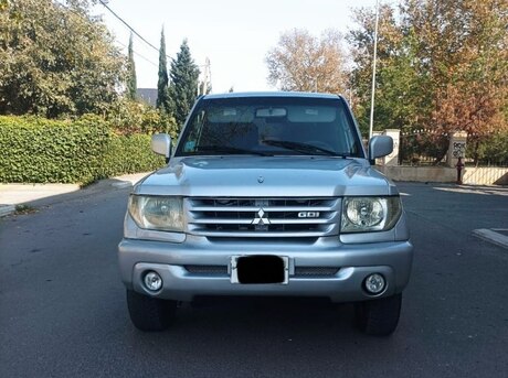 Mitsubishi Pajero io 2000