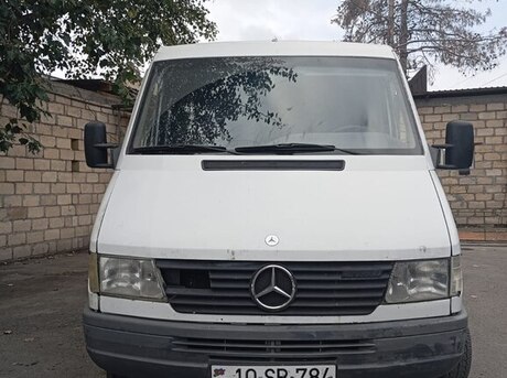 Mercedes Sprinter 208