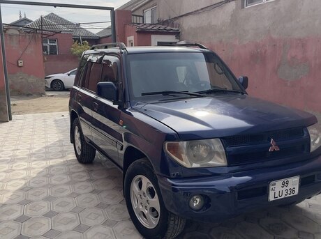 Mitsubishi Pajero io 2003