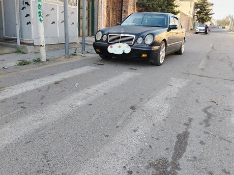 Mercedes E 240 1999