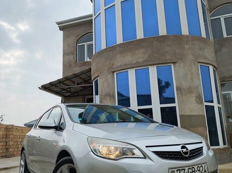 Opel Astra 2011