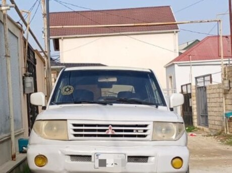 Mitsubishi Pajero io 1999