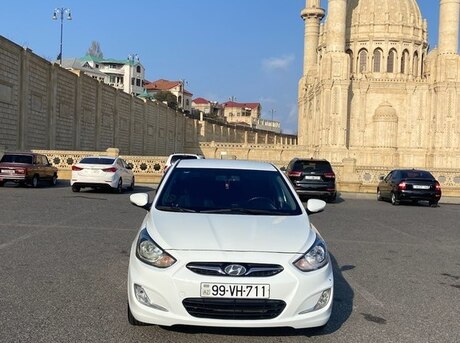 Hyundai Accent 2012