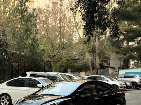 Hyundai Avante 2013