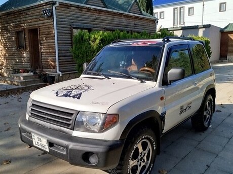 Mitsubishi Pajero io