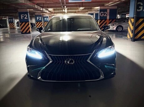 Lexus ES 300h 2023