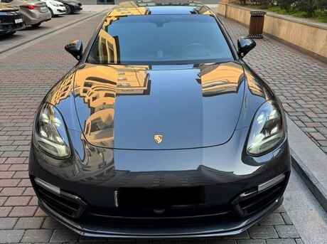 Porsche Panamera GTS 2018