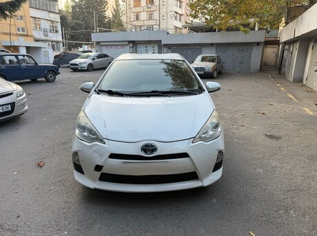 Toyota Prius C 2016