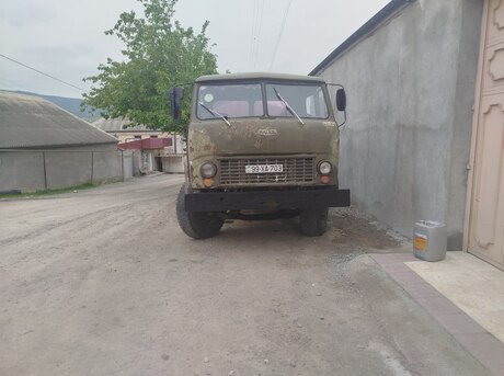 MAZ 5549