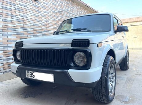 LADA (VAZ) Niva 2015