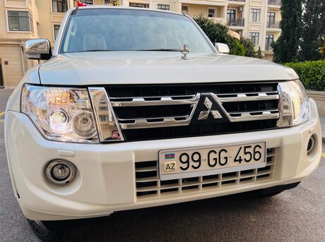 Mitsubishi Pajero 2012