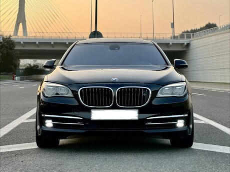 BMW 750 2010