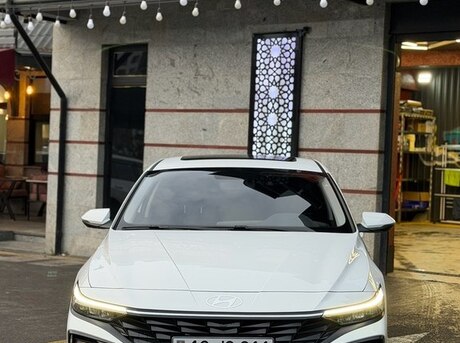 Hyundai Elantra 2024