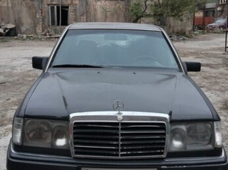 Mercedes 260 E