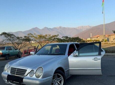 Mercedes E 240 2001