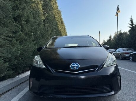 Toyota Prius V 2011