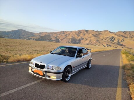 BMW 323 1997
