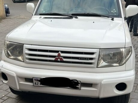 Mitsubishi Pajero io 1999