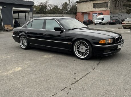 BMW 740 2000
