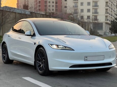 Tesla Model 3 2024