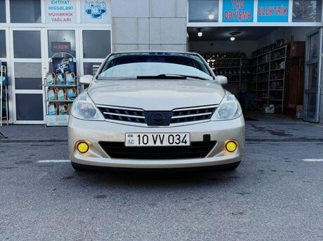 Nissan Tiida 2012