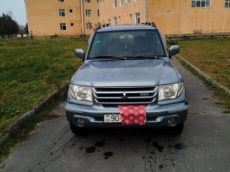 Mitsubishi Pajero io 2002