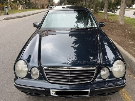 Mercedes E 240