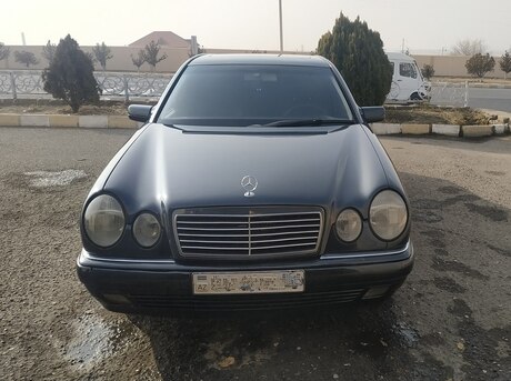 Mercedes E 240