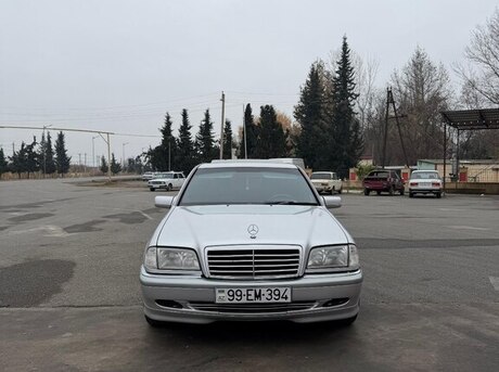 Mercedes C 200