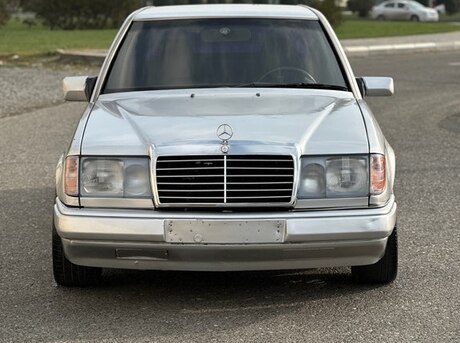Mercedes 220 E