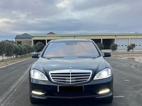 Mercedes S 550