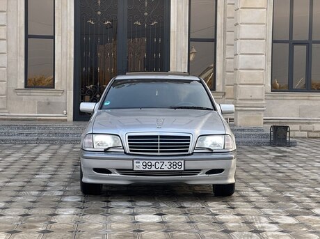 Mercedes C 200