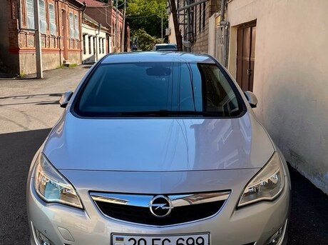 Opel Astra 2011