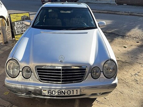 Mercedes E 240