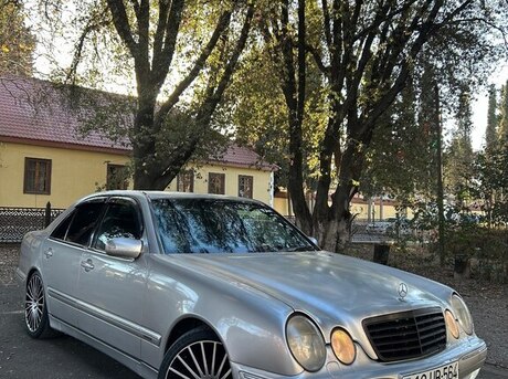 Mercedes E 200