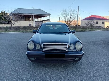 Mercedes E 230