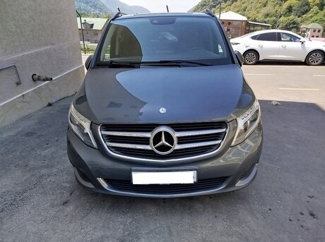 Mercedes V 220
