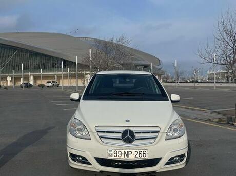Mercedes B 180